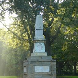 Image of Maxcy Monument on the Horseshoe