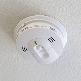 smoke alarm on ceiling 